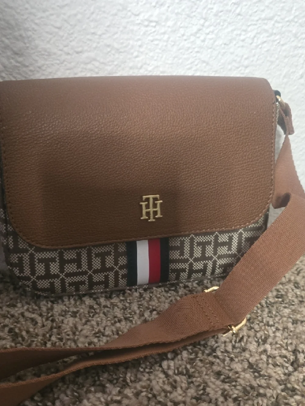 Tommy Hilfiger Brown Crossbody Crossbody/Shoulder Signature Stripe Bag (NWOT)🤎